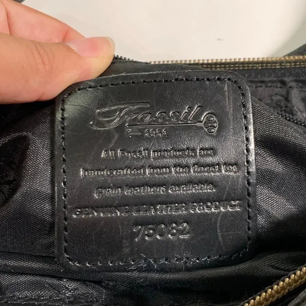 Fossil Black Leather Saddle Shoulder Bag Purse Large Zip Closure Key Charm